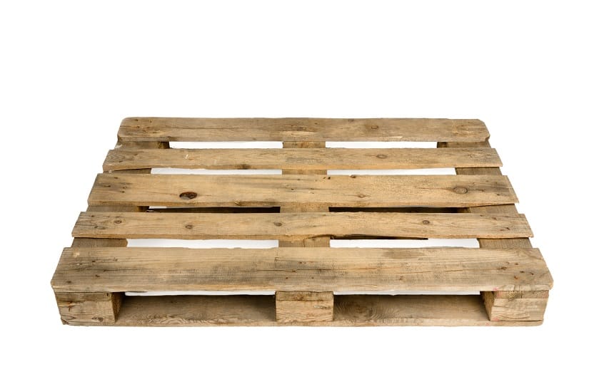 Auch aus einer Europalette kann man eine Kräuterleiter bauen.