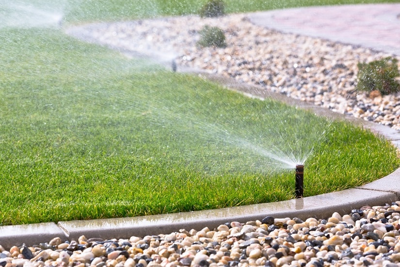 Du kannst die Gardena Wassersteckdose in eine automatische Gartenbewässerung integrieren.