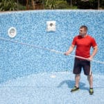 Den Pool einfach reinigen