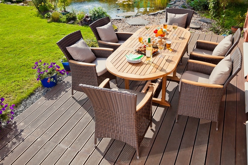 Gartenmöbel-Set aus Rattan und Holz