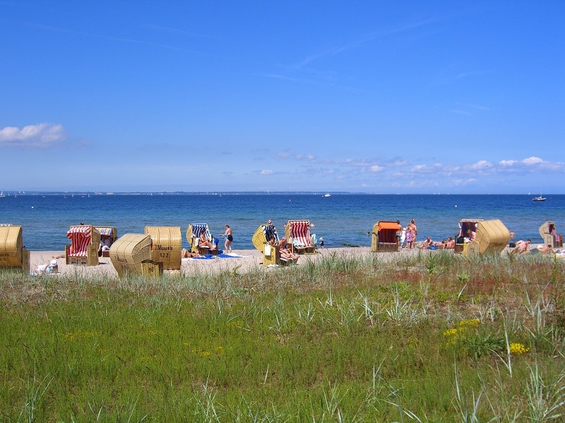 Strand mit Strandkörben